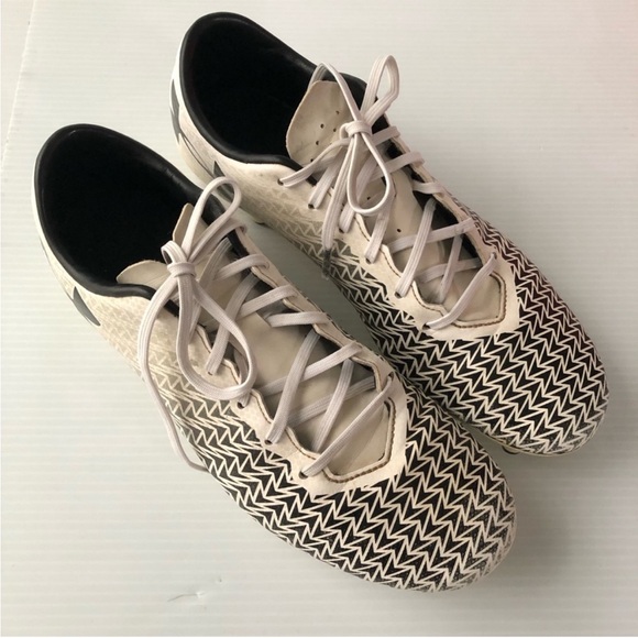 Men’s Under Armour Soccer Cleats - Picture 4 of 11